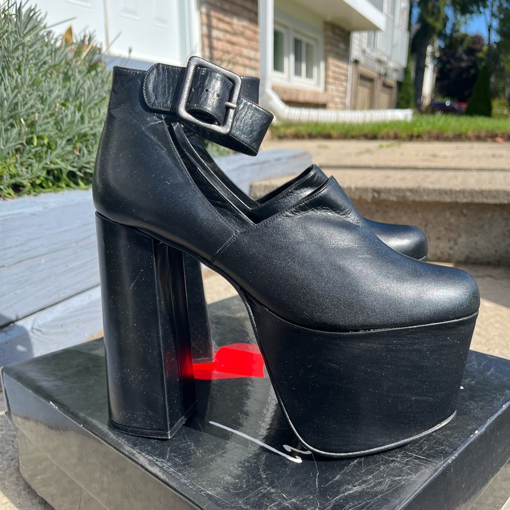 Luichiny Black Platform Shoes with Ankle Strap